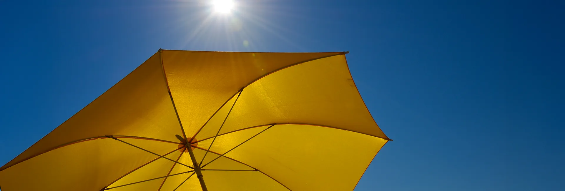 Hitze, Sonne, Sonnenstrahlen, Sonnenschirm, Schutz